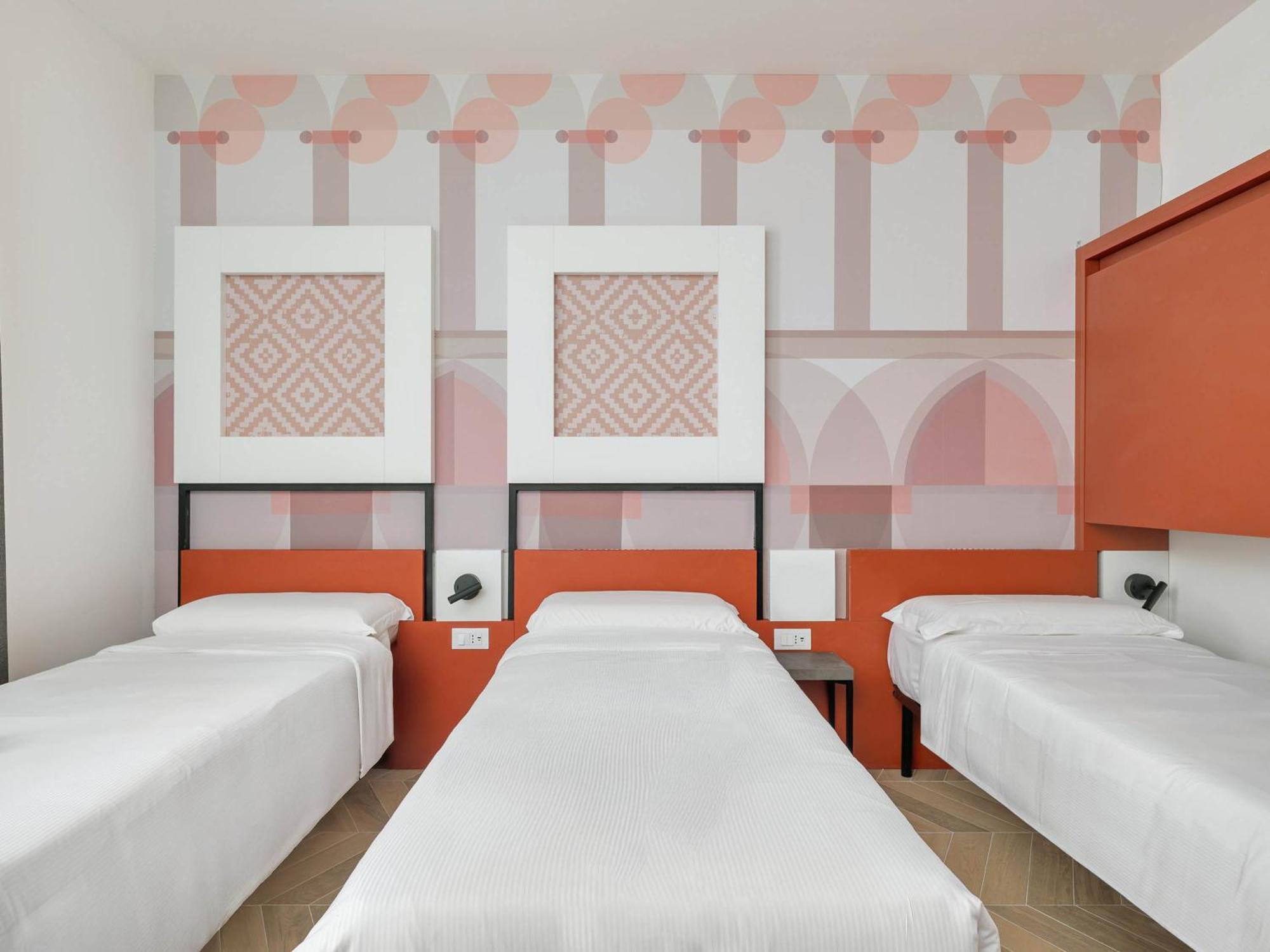 Laguna Hotel 3*